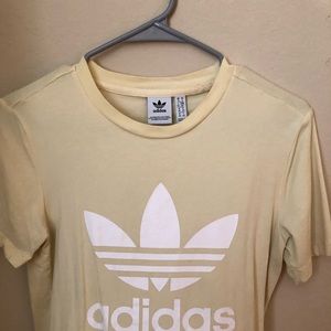 adidas short sleeve-size medium. stretchy & comfy
